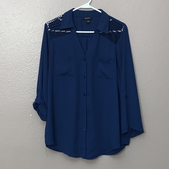 Alyx woman’s blue sheer button down 3/4 tab sleeve blue Large W/shoulder detail - Picture 2 of 12